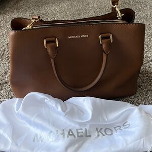 Michael Kors handbag - comes shoulder strap that can be removed.